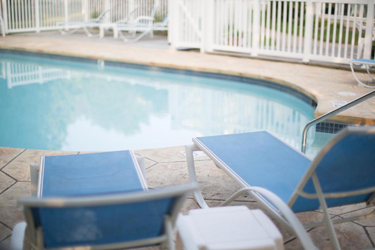 | Somerset Inn & Suites