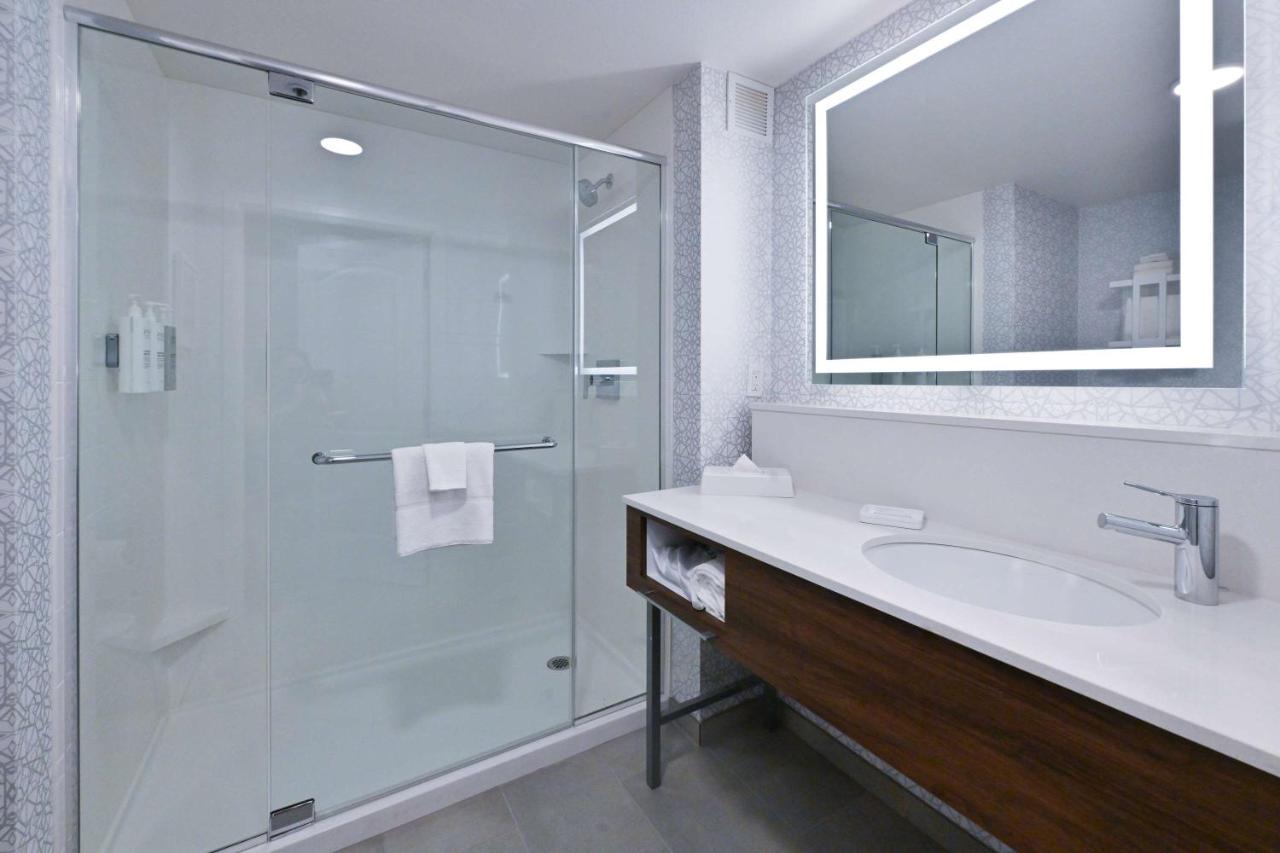 King  Study Room  - Non-Smoking at Hampton Inn Fremont