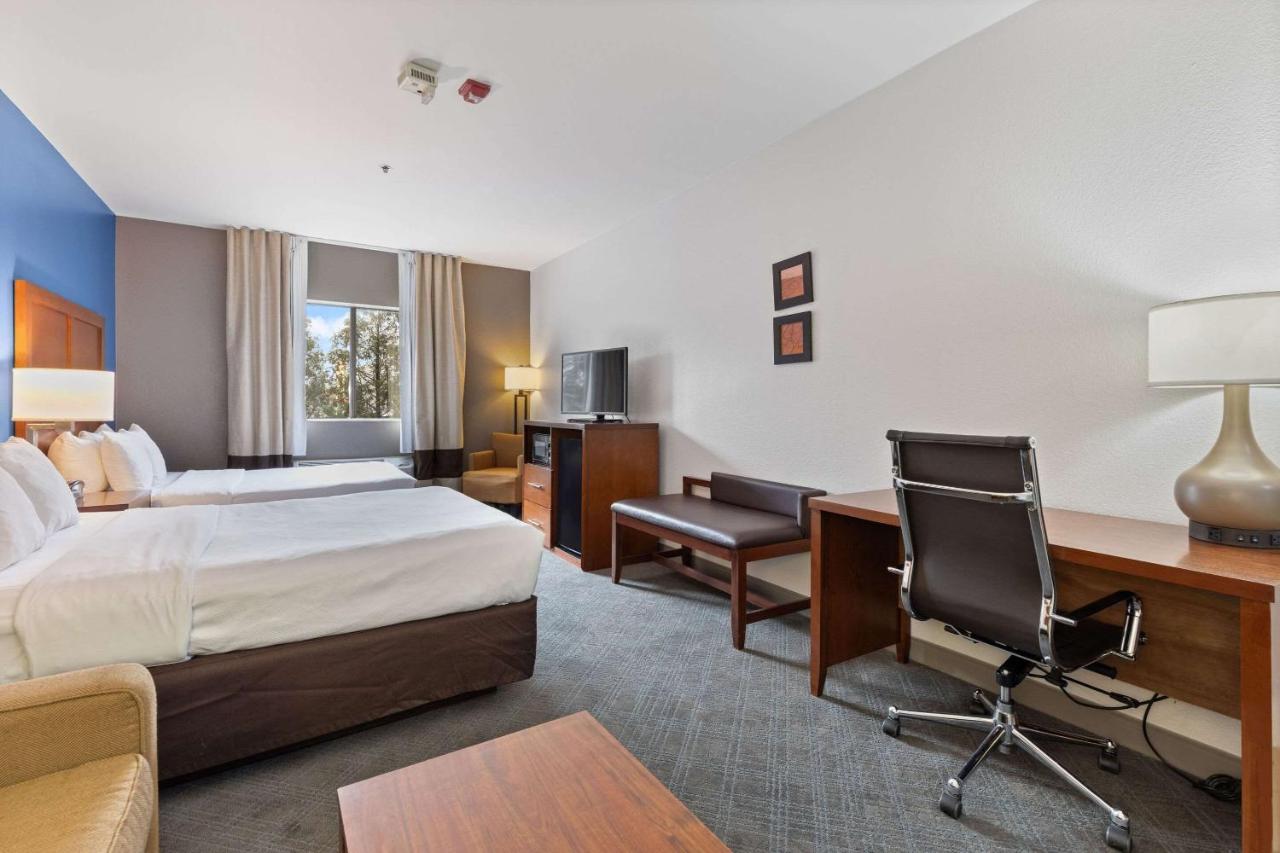 Queen Suite with Two Queen Beds at Comfort Suites Lombard - Addison