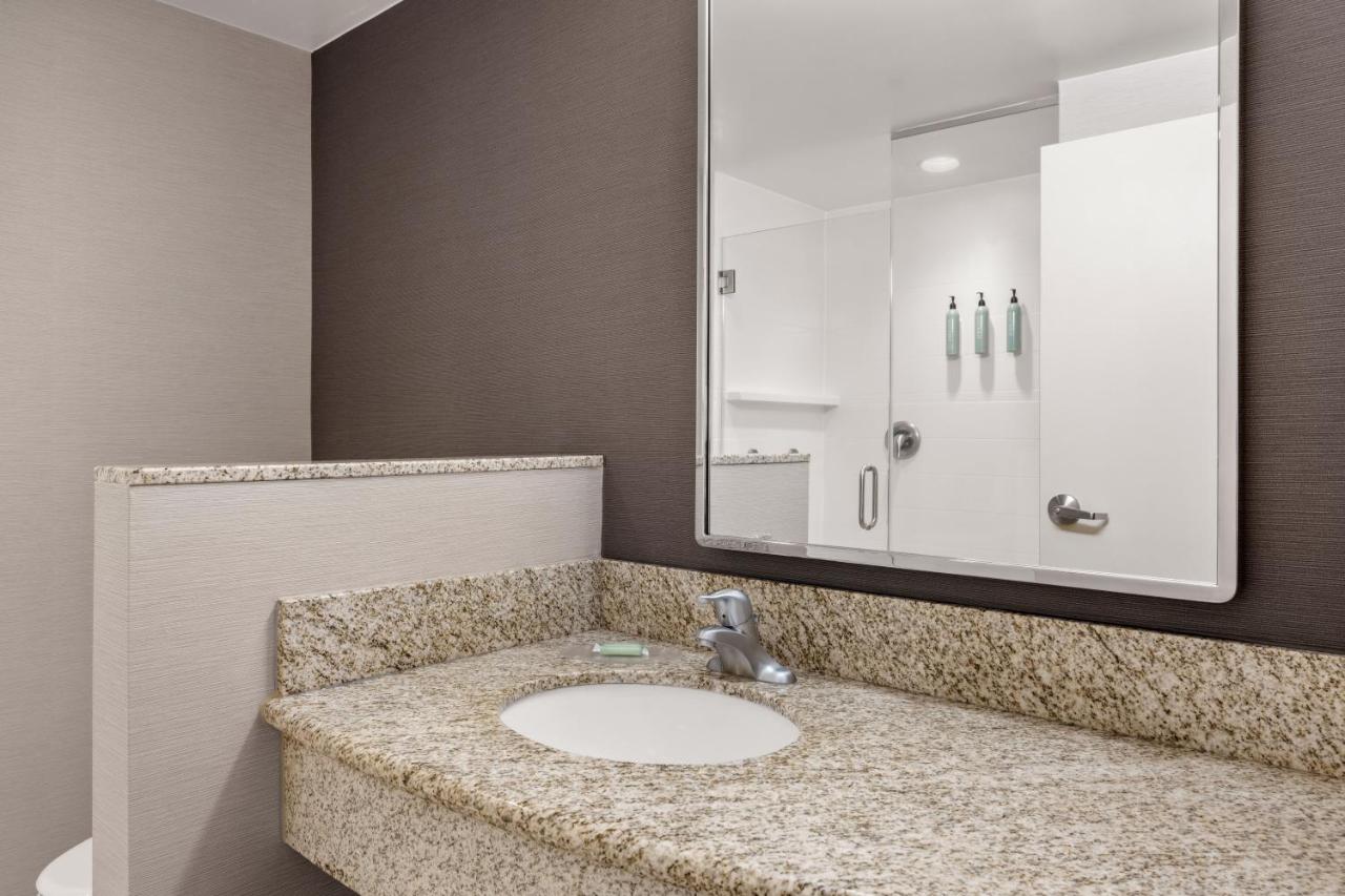 King Room with Sofa Bed at Courtyard by Marriott Evansville East