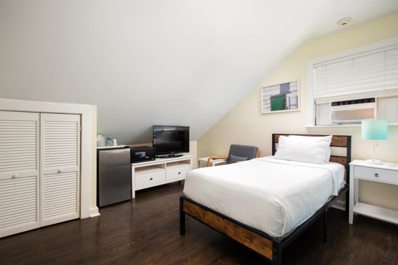  | The Southernmost Inn - Adults Only