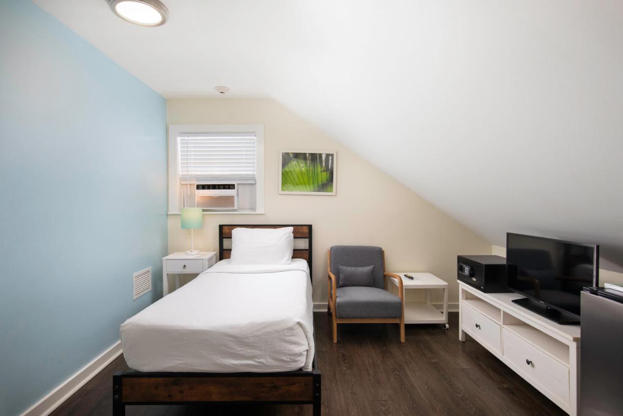 Southernmost Attic Single Bed at The Southernmost Inn - Adults Only