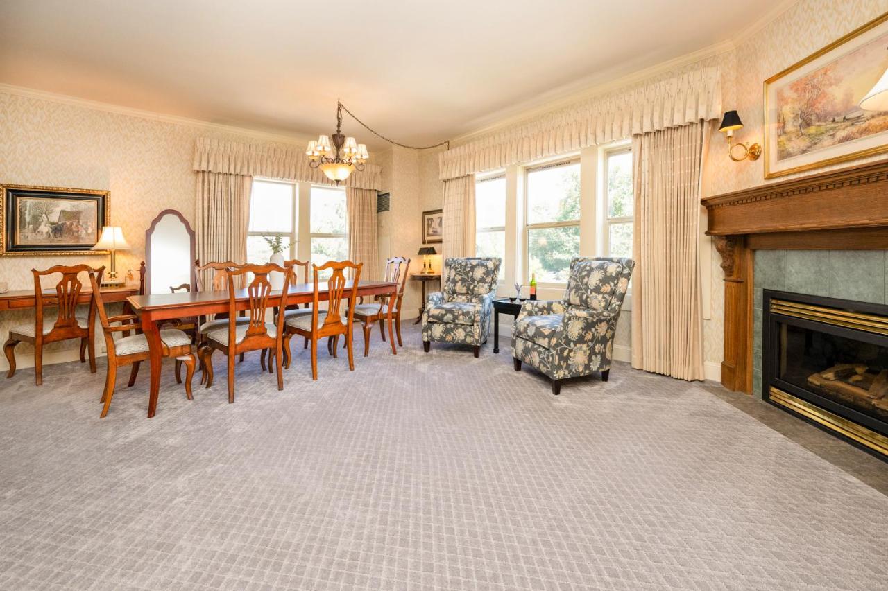 | Fairhaven Village Inn