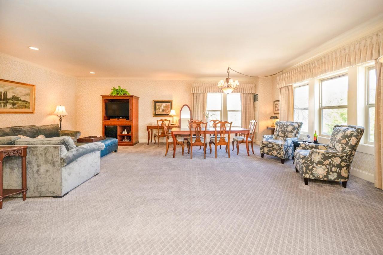 | Fairhaven Village Inn