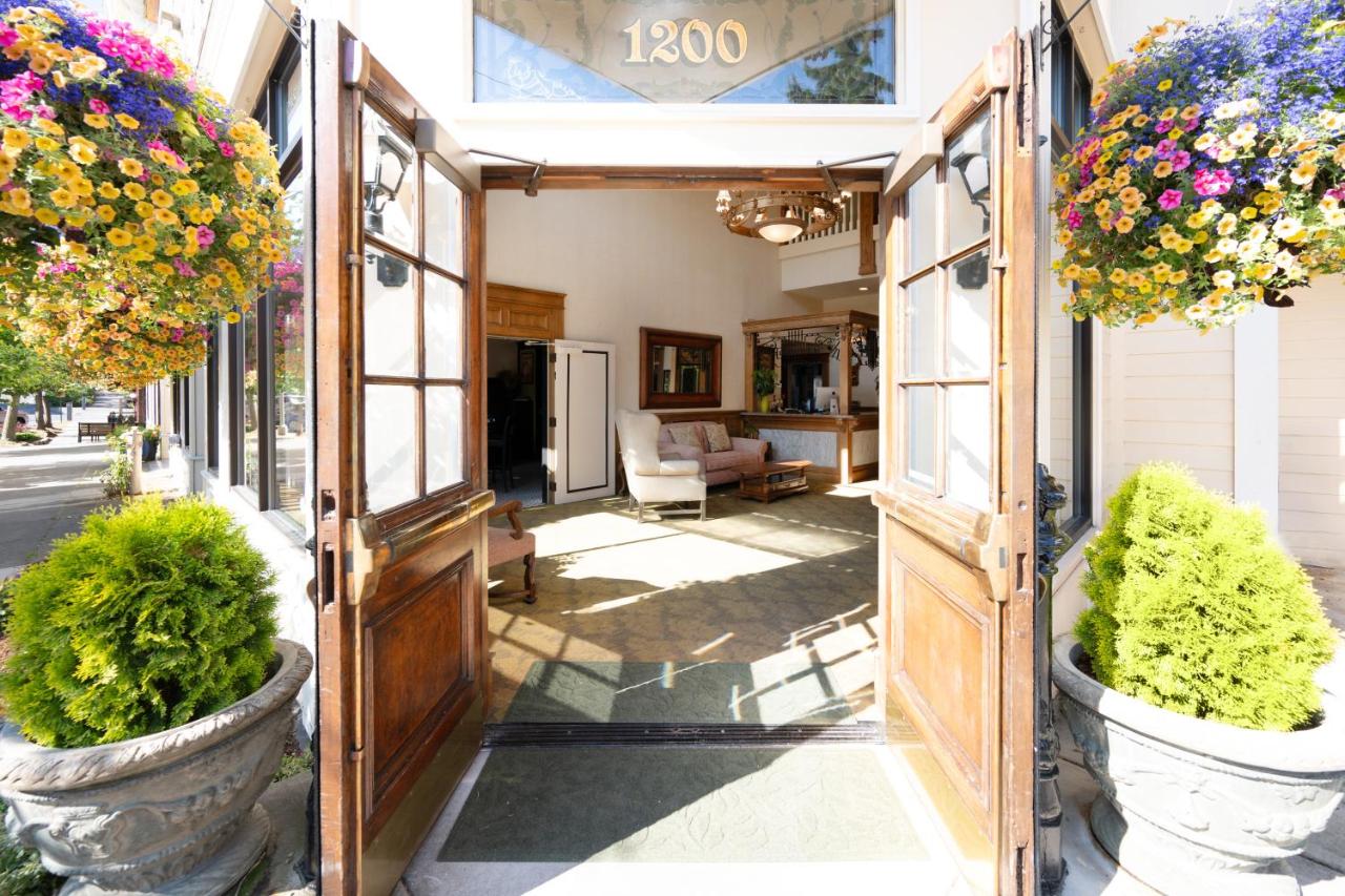 | Fairhaven Village Inn