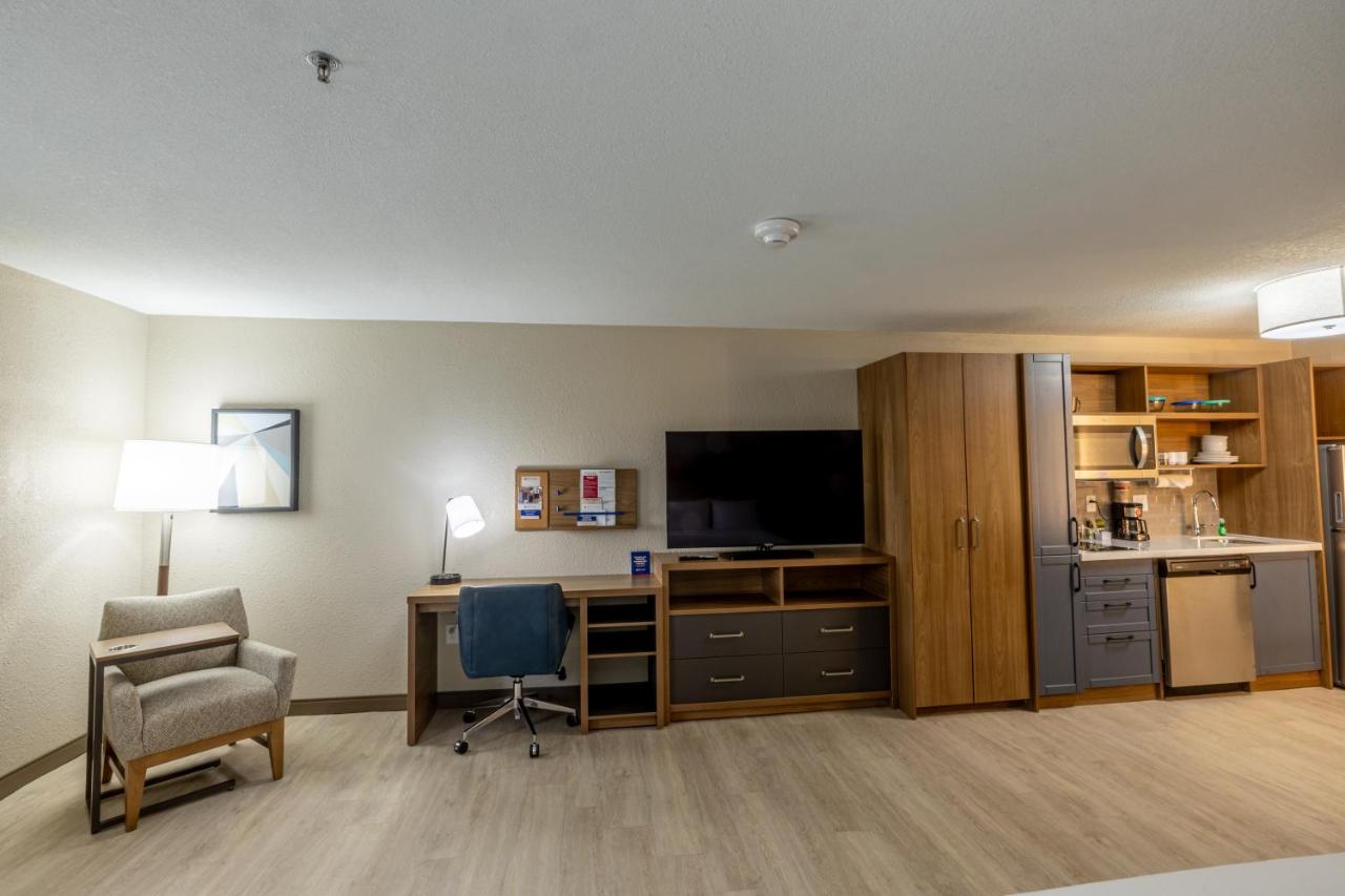 | Hawthorn Suites by Wyndham Wichita West