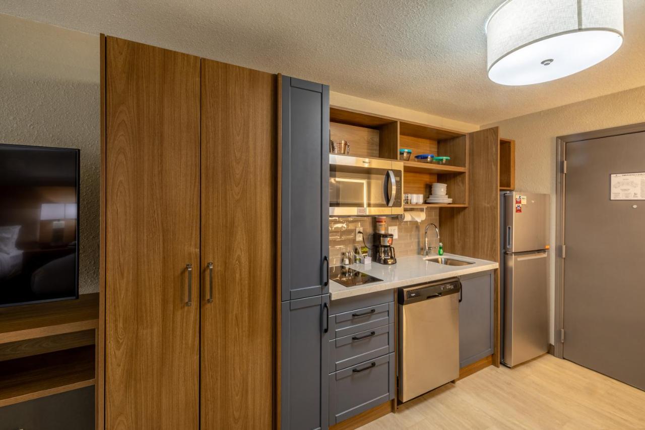 | Hawthorn Suites by Wyndham Wichita West