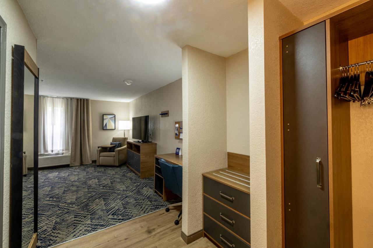 | Hawthorn Suites by Wyndham Wichita West