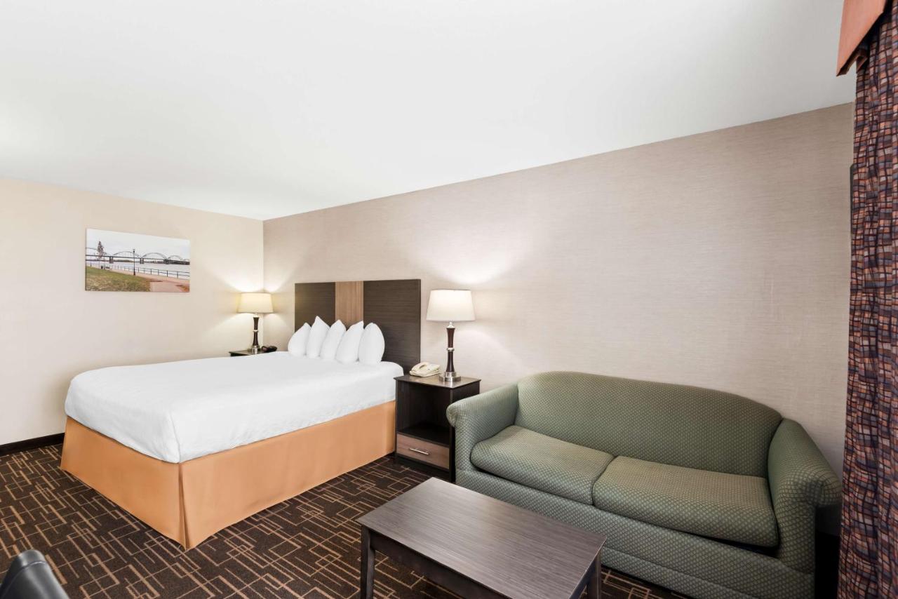 Deluxe King Room - Non-Smoking at Best Western Airport Inn