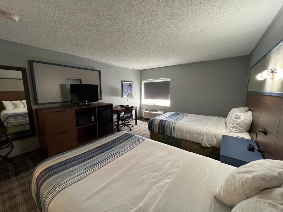 Double Room with Two Double Beds - Non-Smoking at AmericInn by Wyndham Glendale/Milwaukee