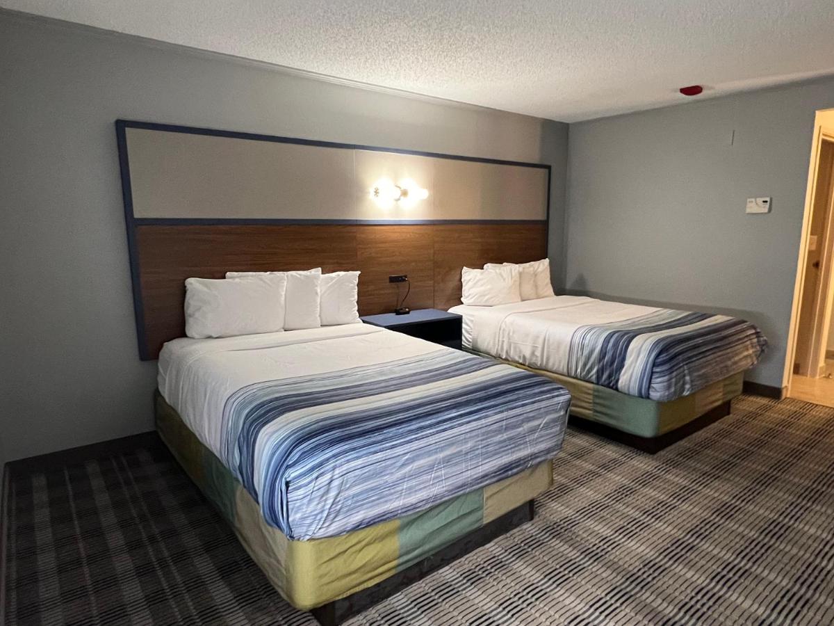 Double Room with Two Double Beds - Non-Smoking at AmericInn by Wyndham Glendale/Milwaukee