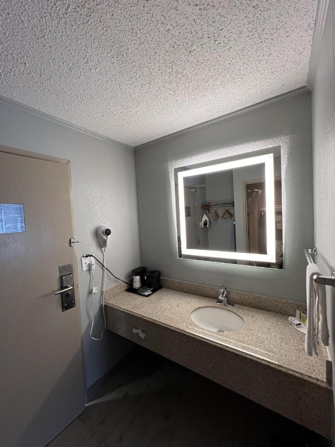 King Room - Non-Smoking at AmericInn by Wyndham Glendale/Milwaukee