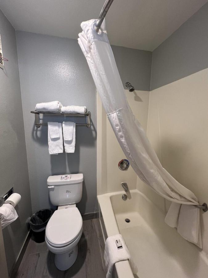 King Studio - Non-Smoking at AmericInn by Wyndham Glendale/Milwaukee