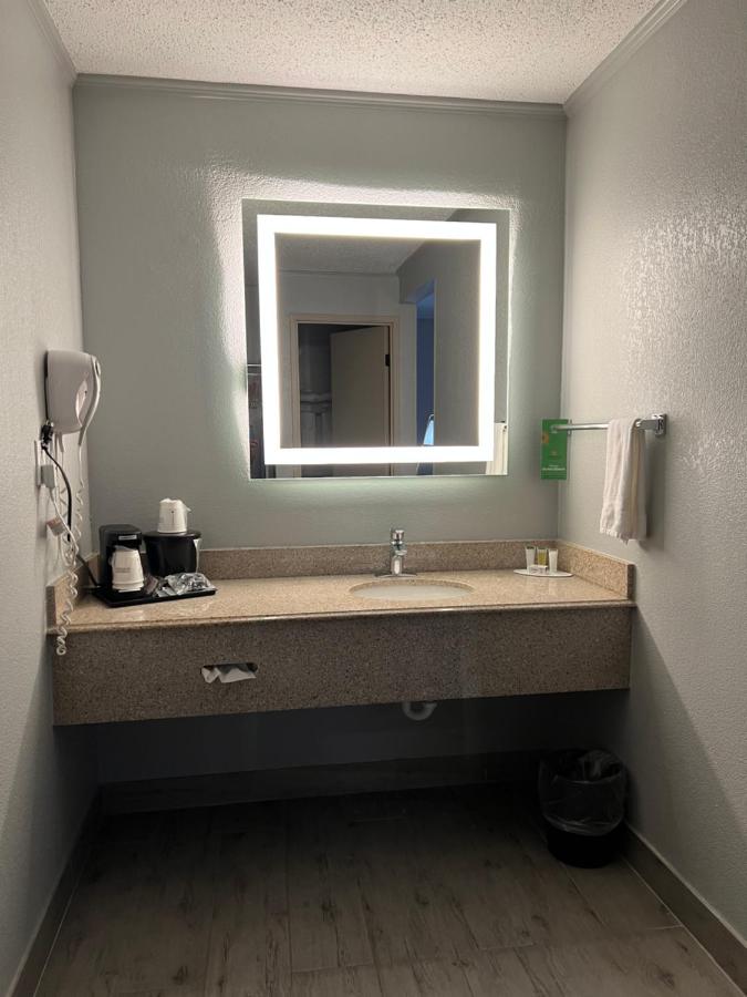 King Studio - Non-Smoking at AmericInn by Wyndham Glendale/Milwaukee