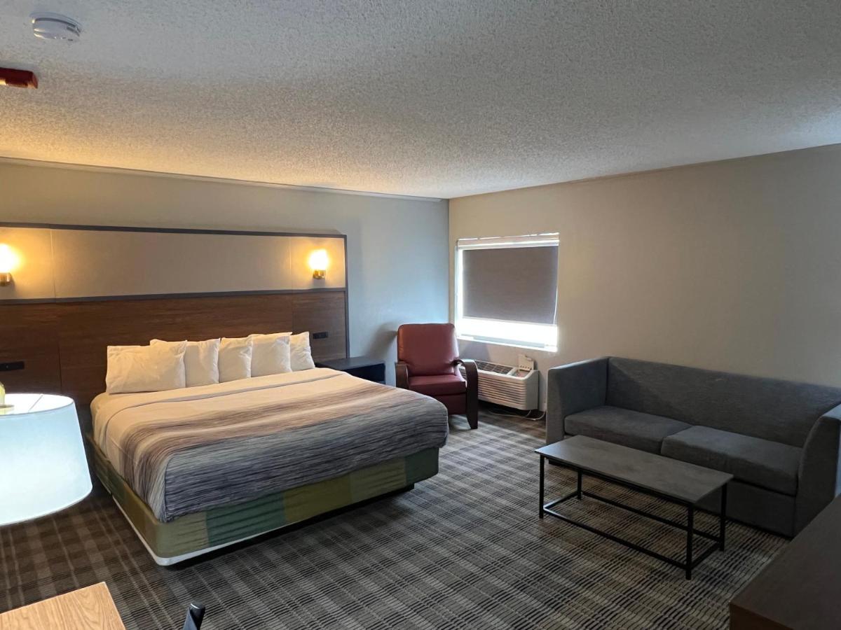 King Studio - Non-Smoking at AmericInn by Wyndham Glendale/Milwaukee