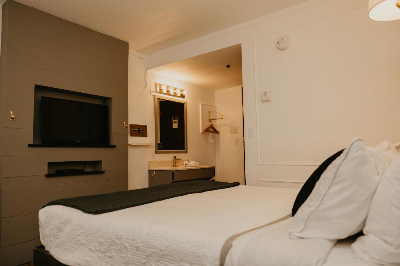 | The Brooks Hotel Restaurant and Lounge