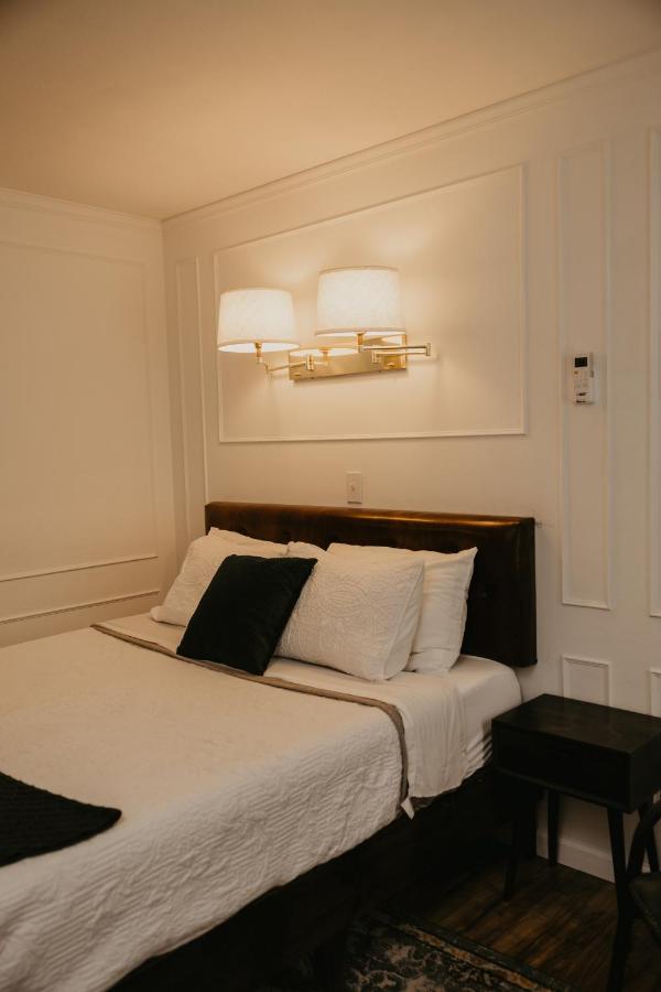 | The Brooks Hotel Restaurant and Lounge