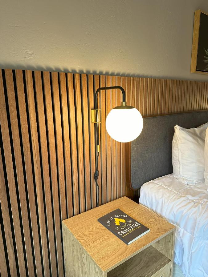 King Room with Cliff View and Balcony at Minnewaska Lodge