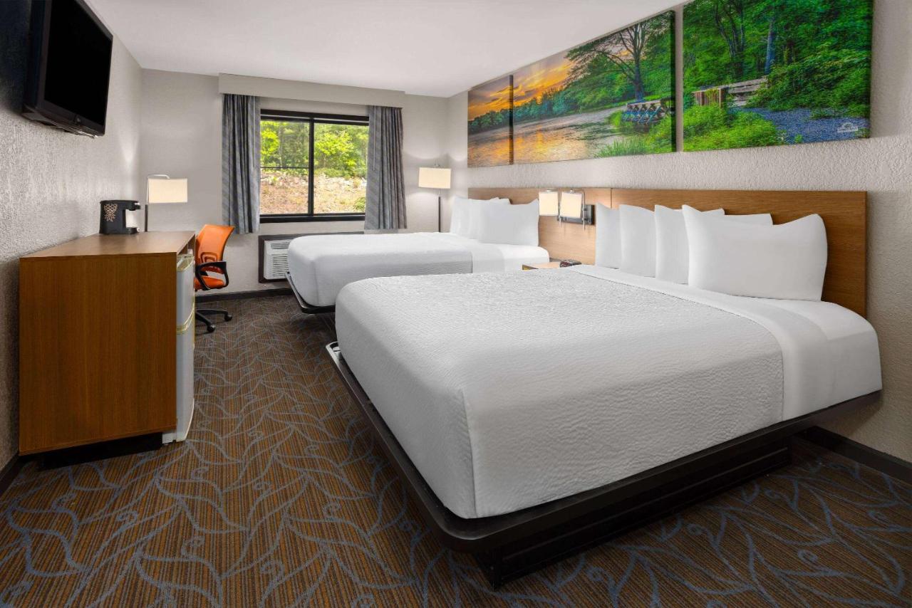 | Days Inn by Wyndham Wurtsboro