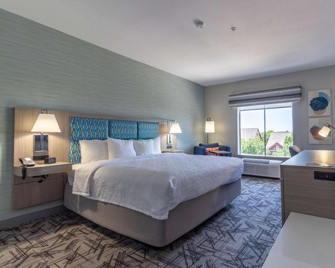 King Room - Non-Smoking at Hampton Inn & Suites Denton