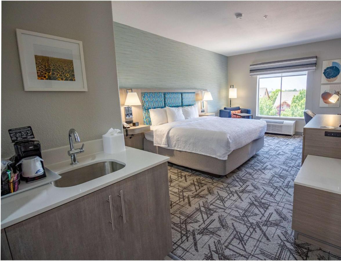 King Room - Non-Smoking at Hampton Inn & Suites Denton
