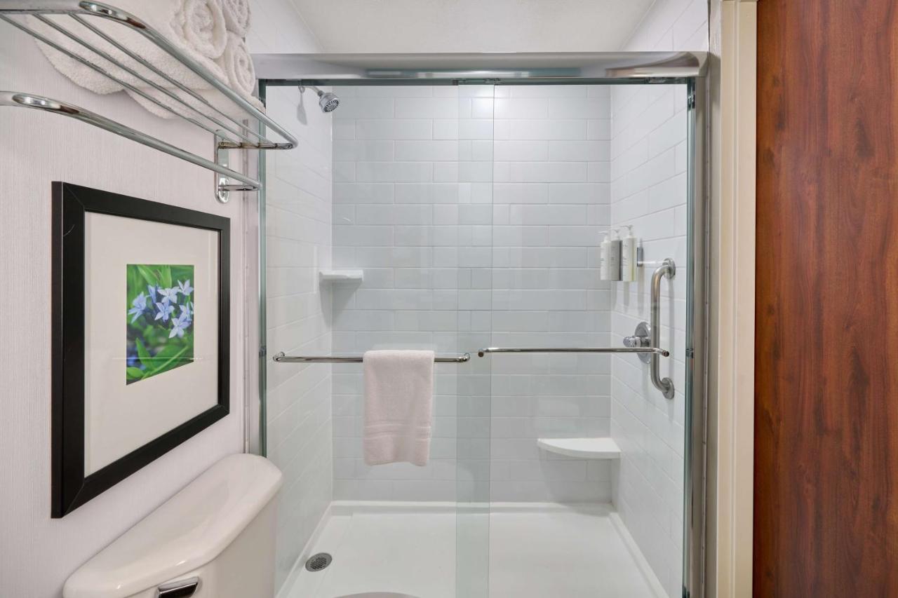 Queen Room at Hilton Garden Inn Anchorage