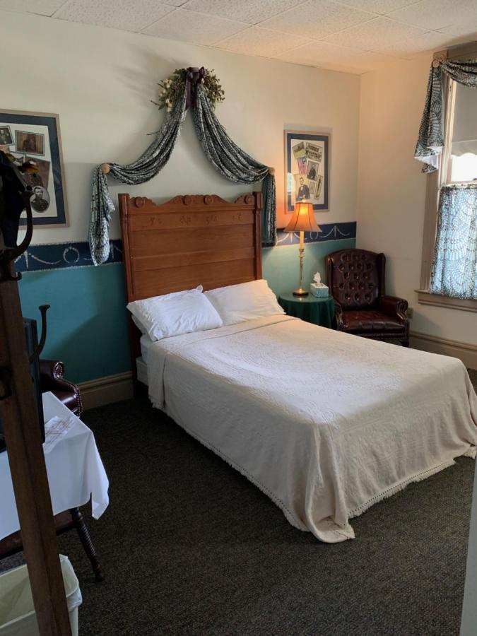 | Original Springs Hotel