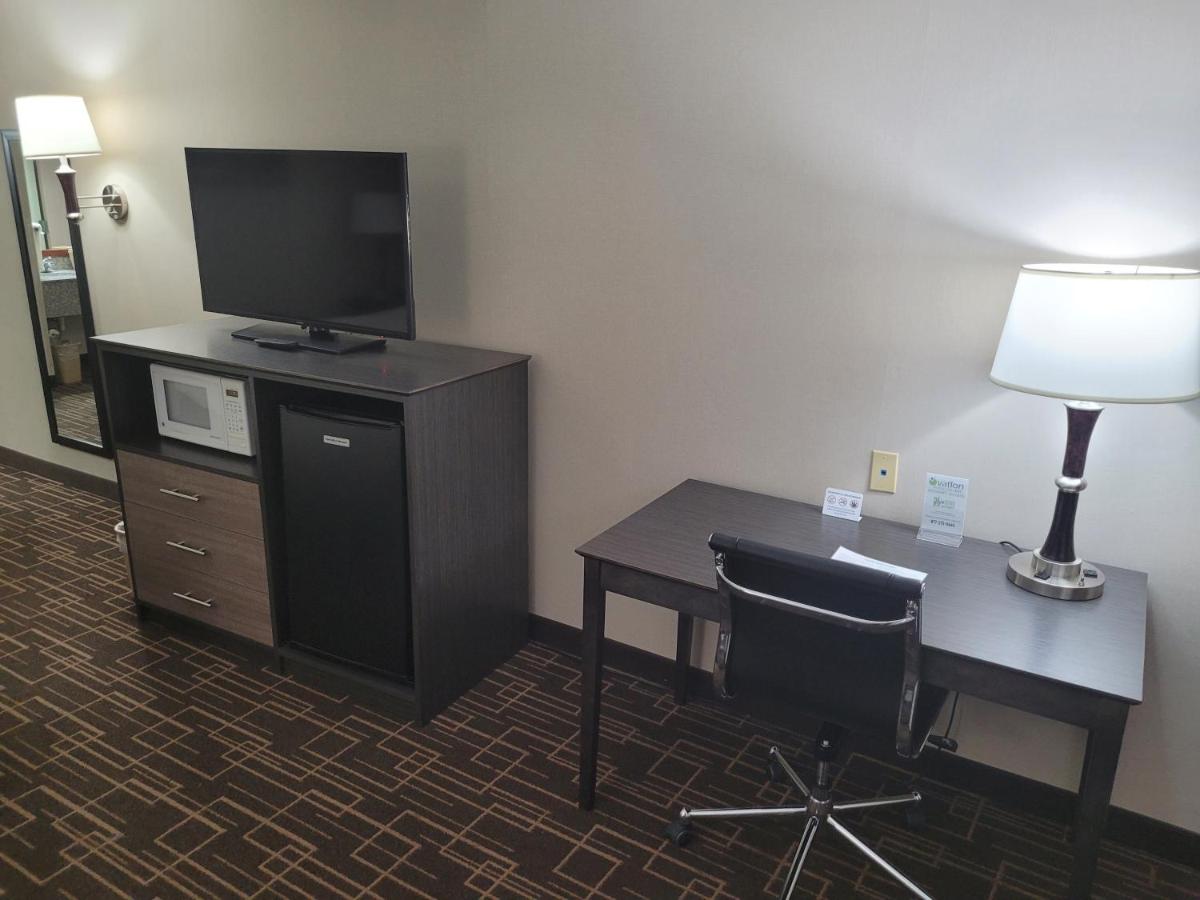 King Room at Best Western Airport Inn
