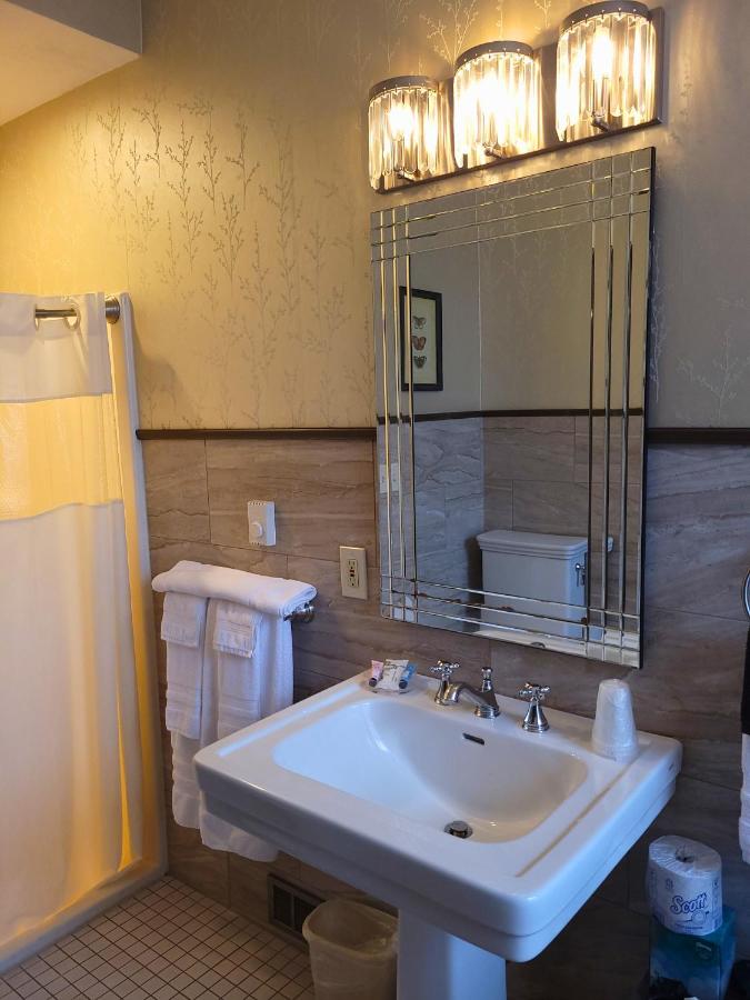 | Altland House Inn & Suites