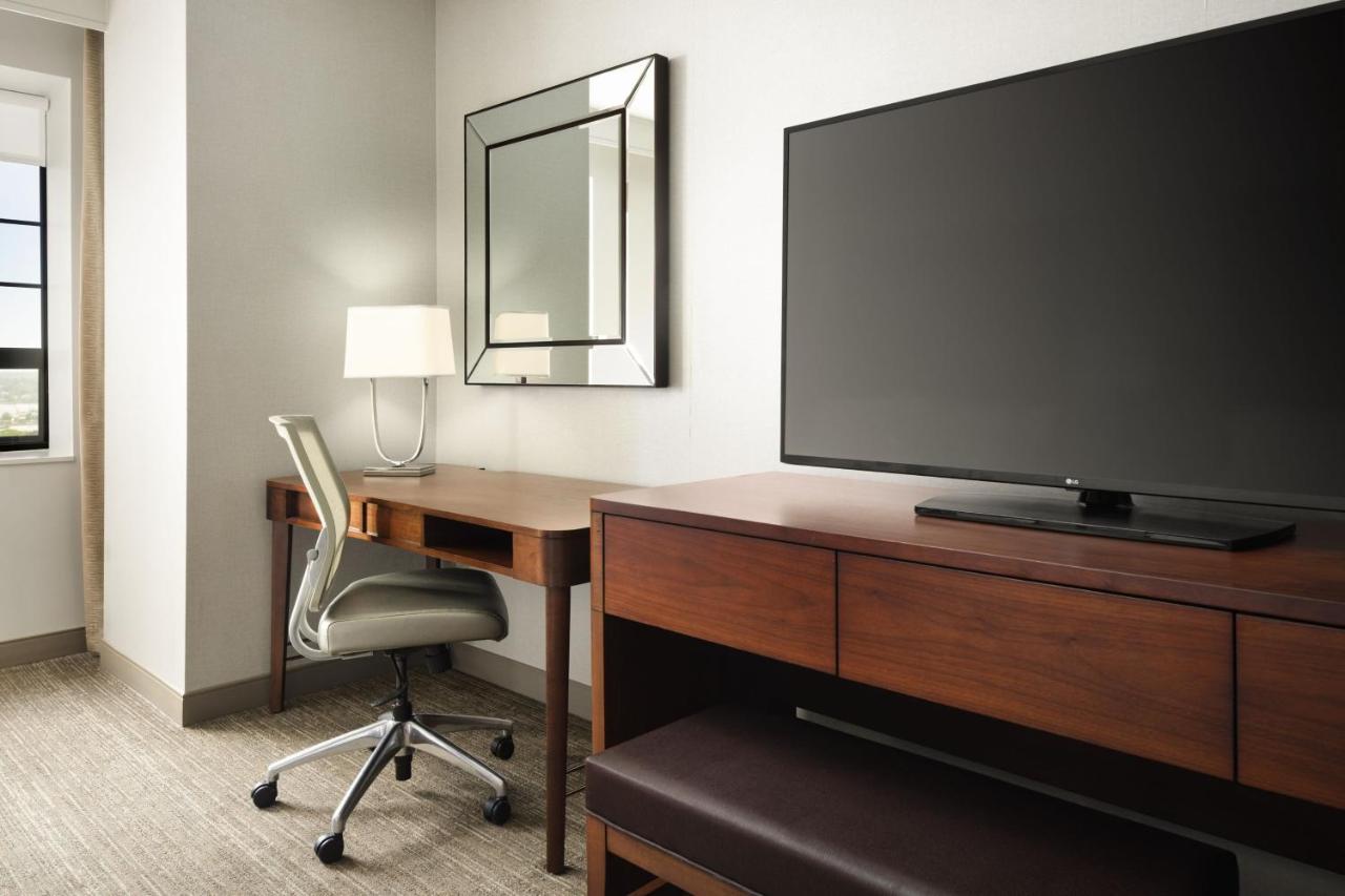 | The Westin Portland Harborview