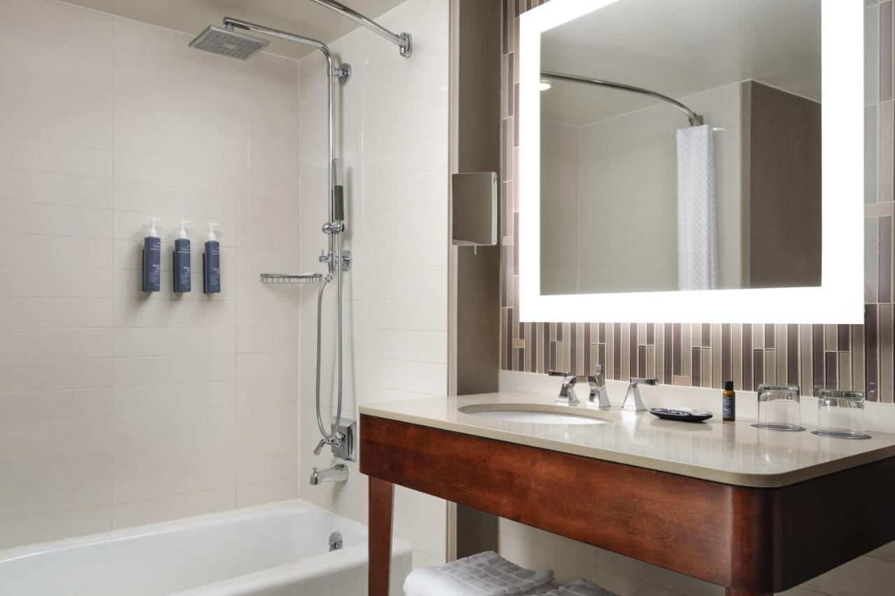 Traditional, Guest room, 2 Double at The Westin Portland Harborview