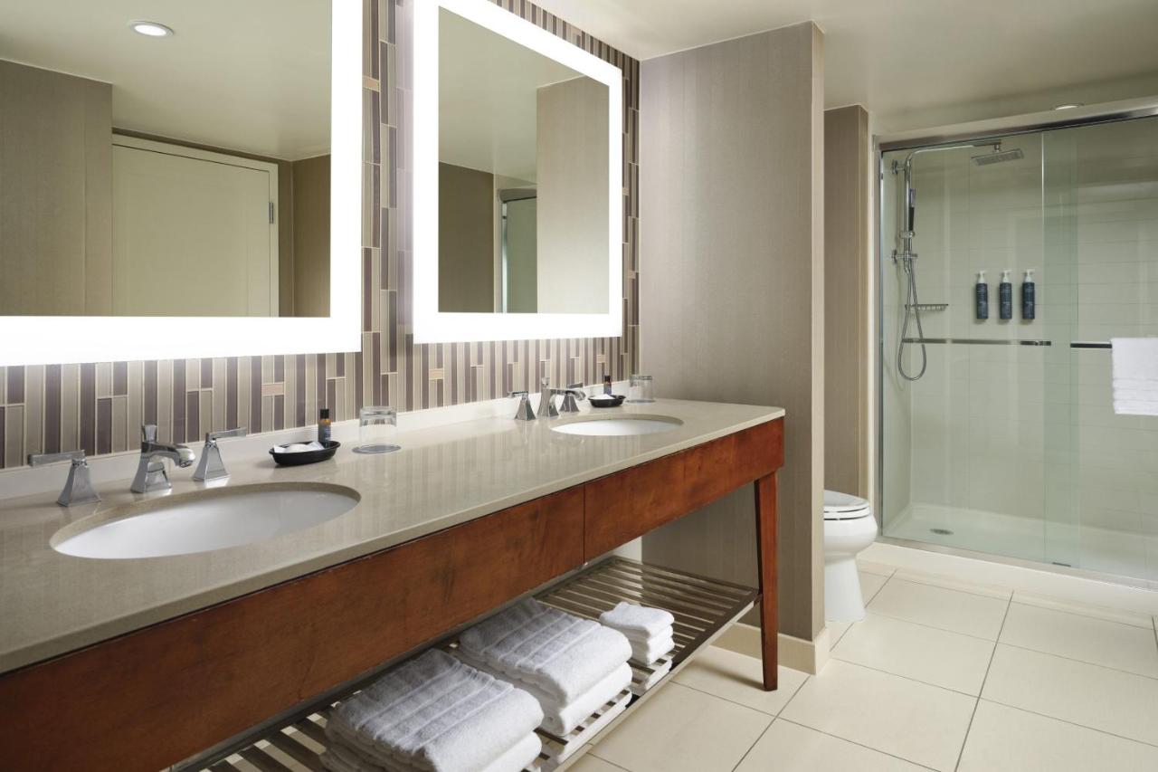 Superior Large, 1 Bedroom Junior Suite, City view at The Westin Portland Harborview
