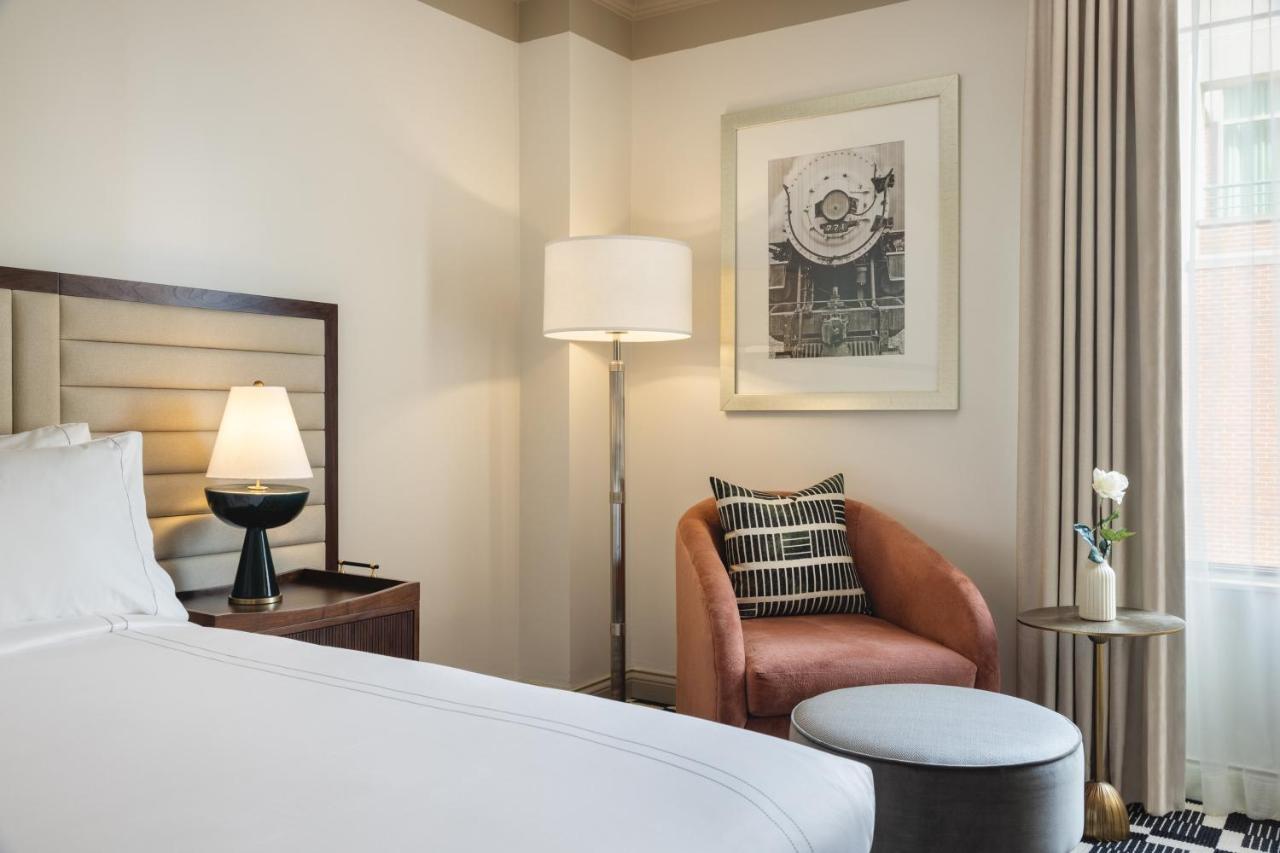Deluxe King Room at Omni Severin Hotel