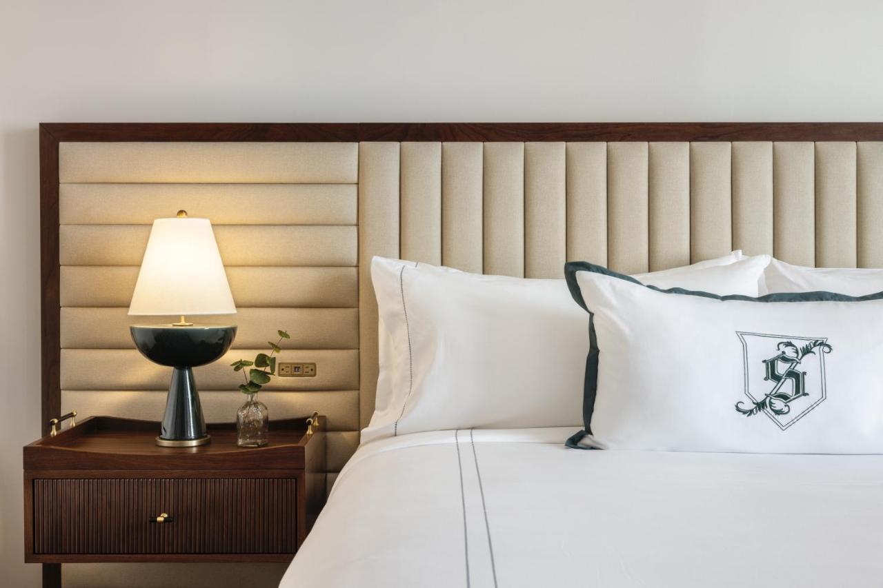 Deluxe King Room at Omni Severin Hotel