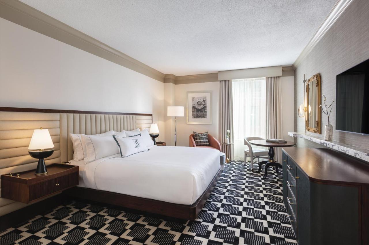 Deluxe King Room at Omni Severin Hotel
