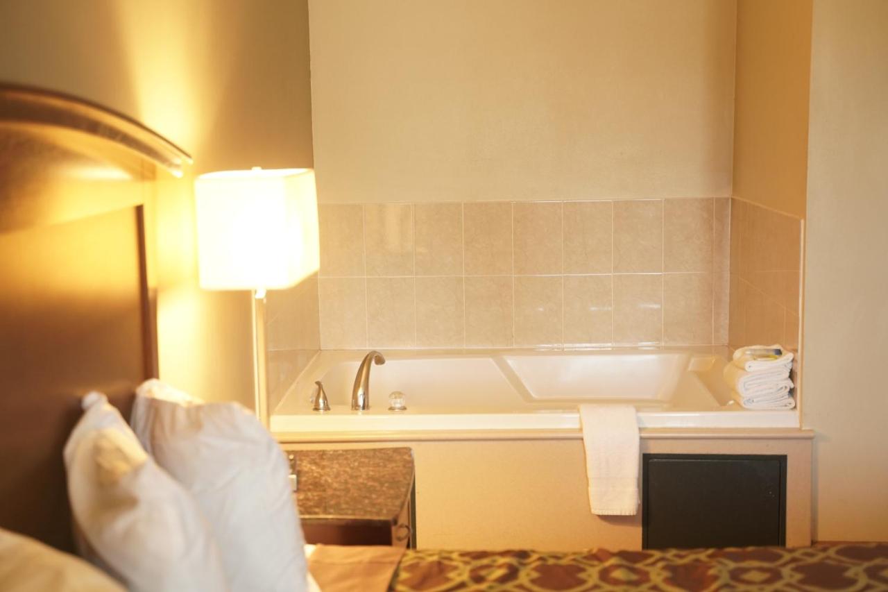 | Harbor Inn & Suites
