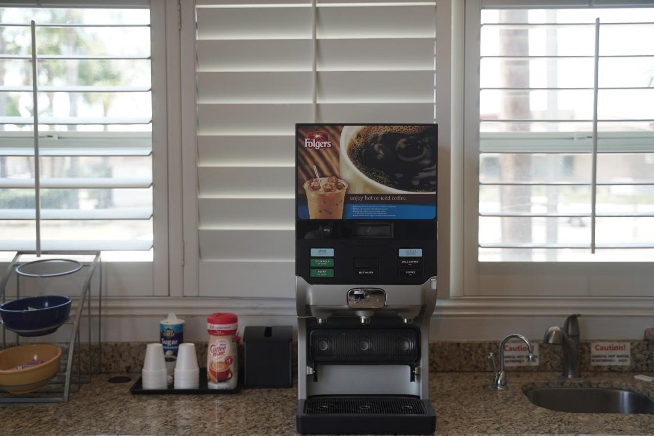 | Harbor Inn & Suites