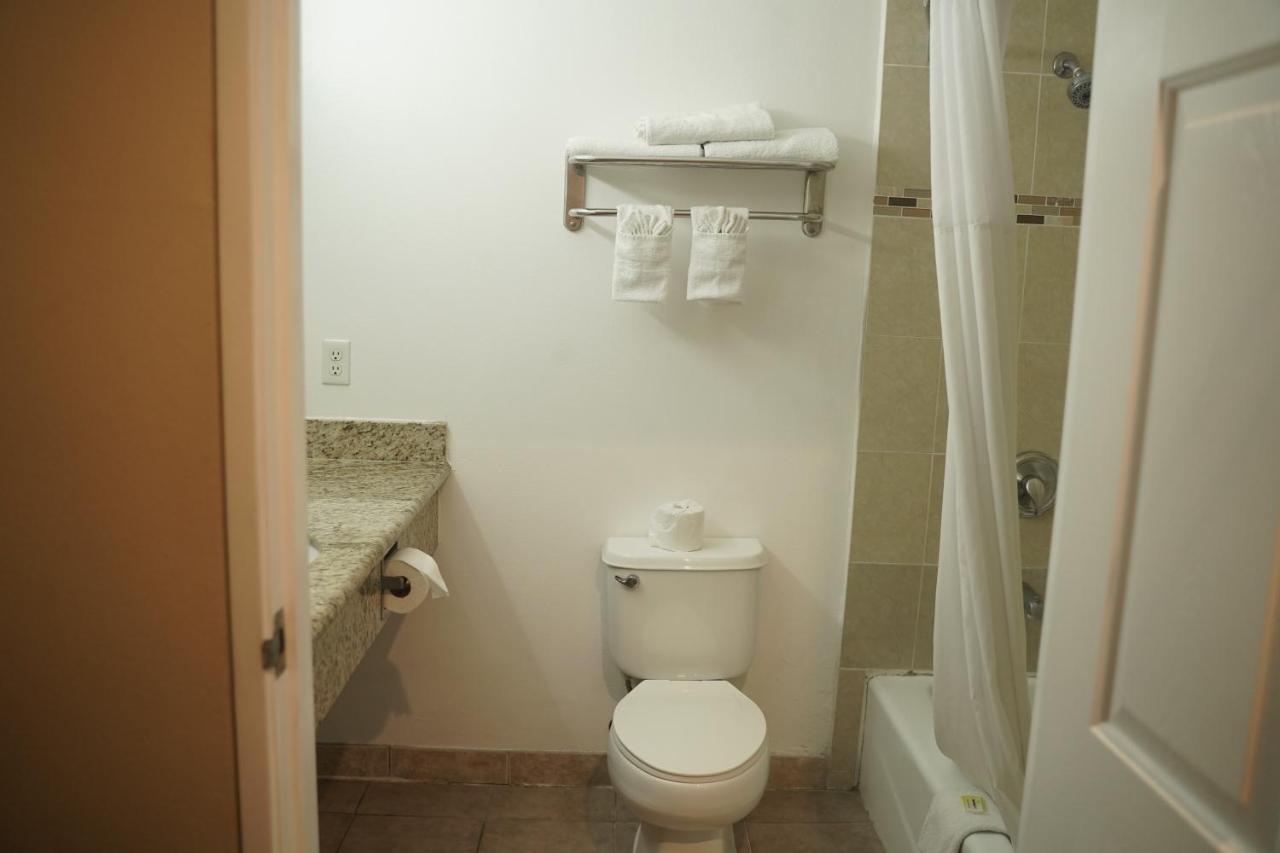 | Harbor Inn & Suites