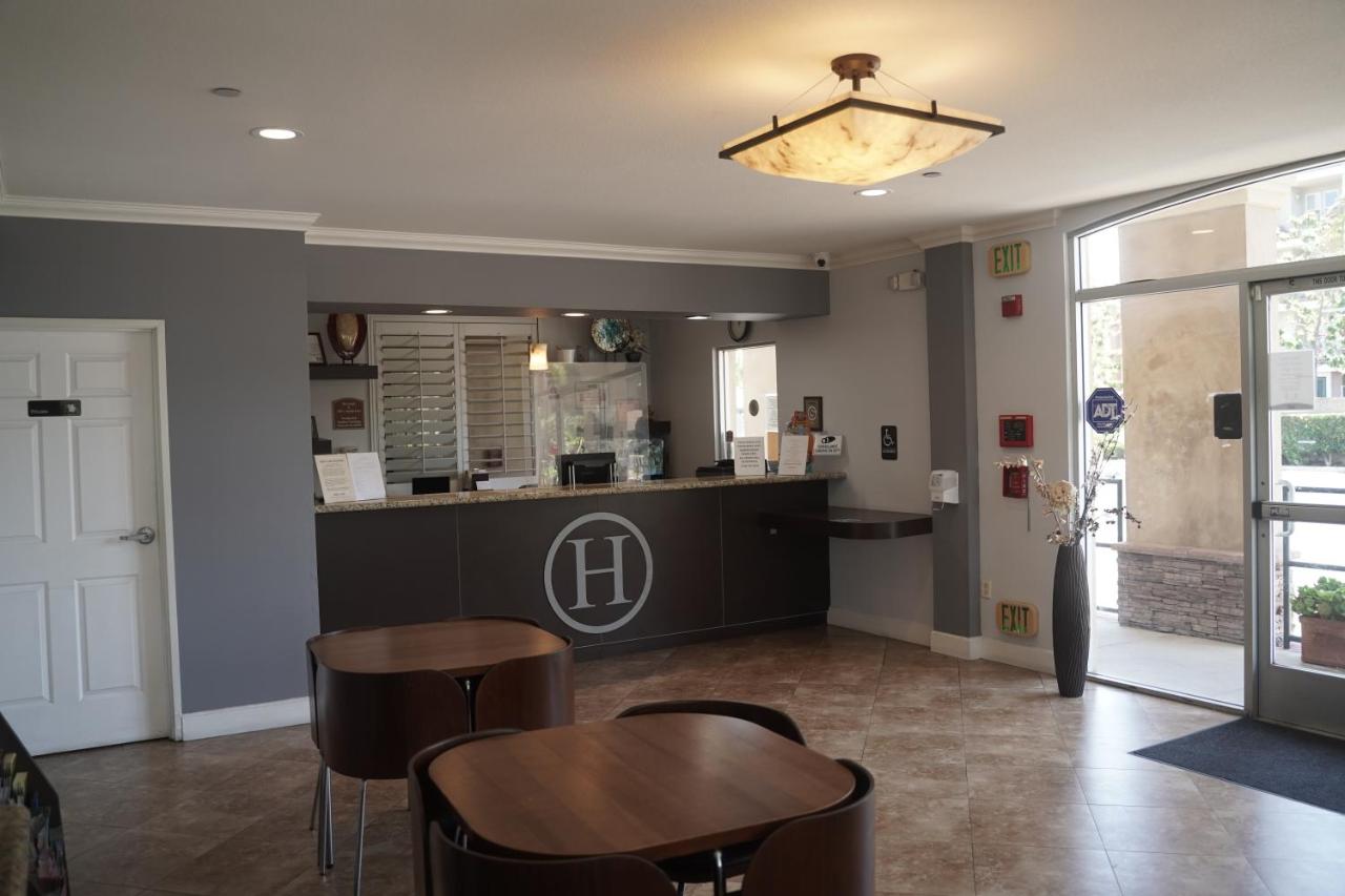 | Harbor Inn & Suites