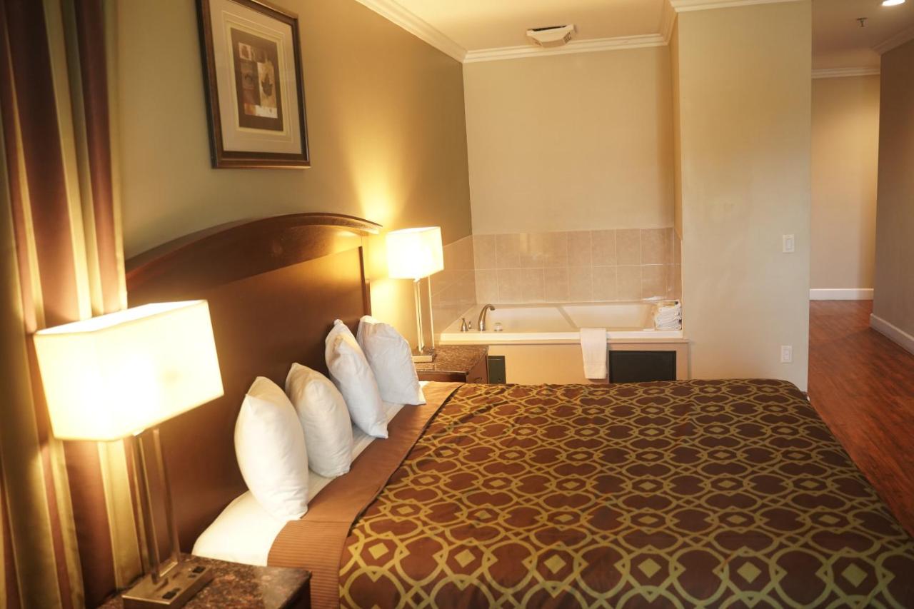| Harbor Inn & Suites