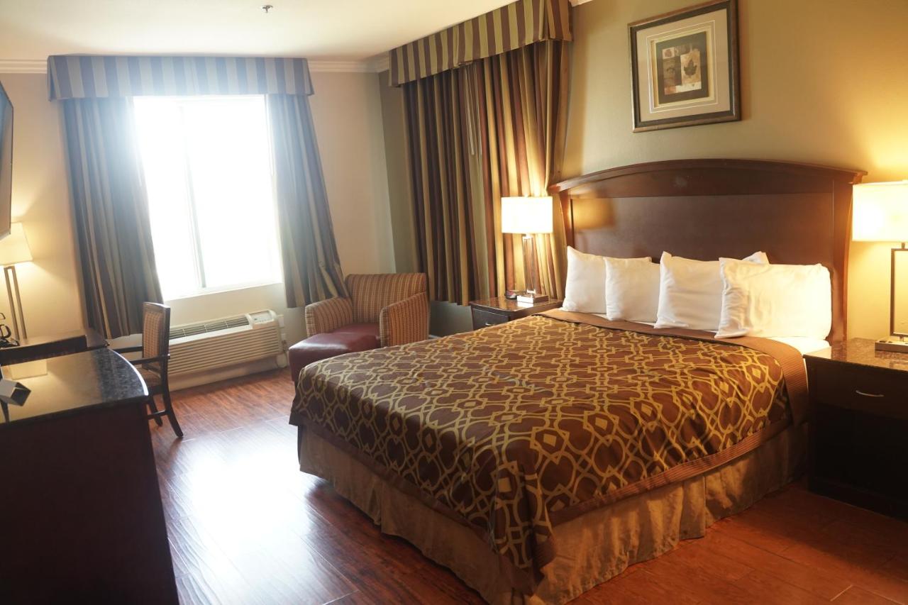 | Harbor Inn & Suites