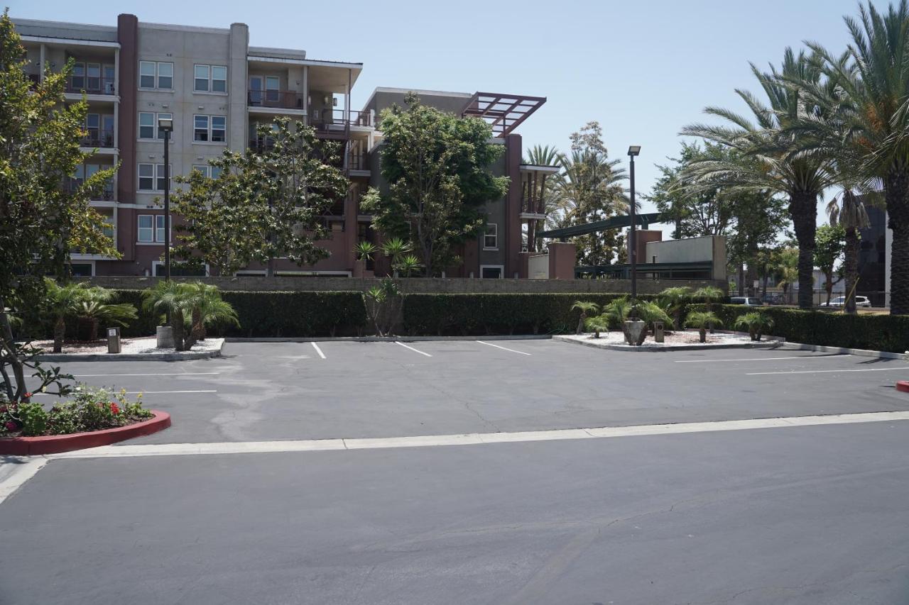 | Harbor Inn & Suites