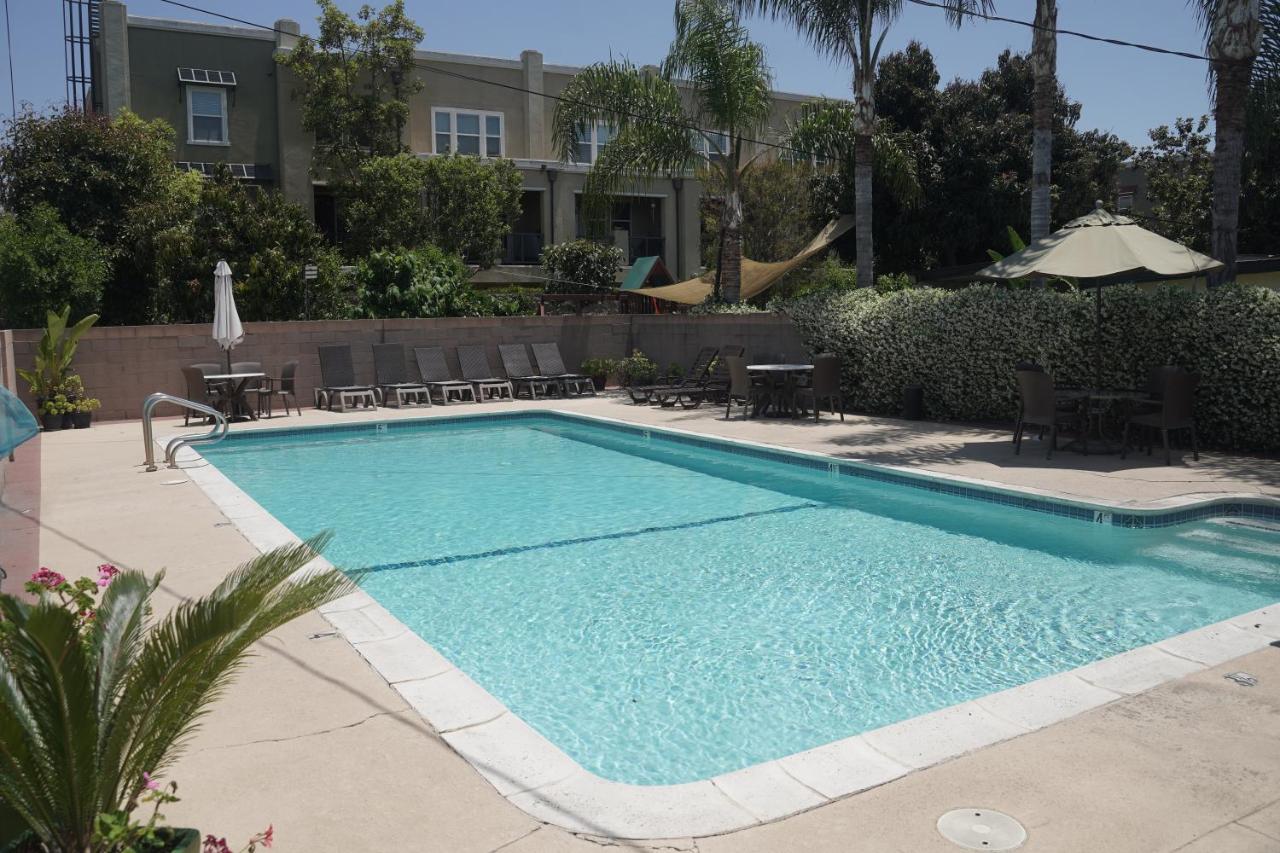| Harbor Inn & Suites