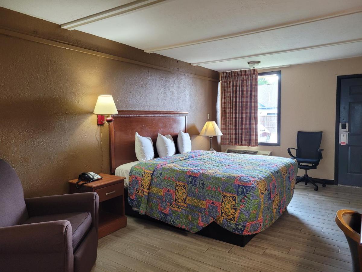 Standard King Room at Stay Express Inn Athens