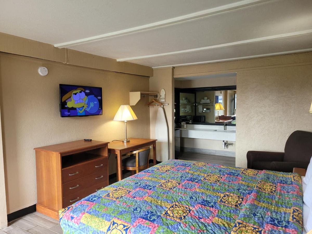 Standard King Room at Stay Express Inn Athens