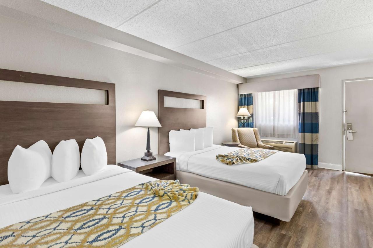 Double Room with Two Double Beds - Smoking at Best Western Naperville Inn
