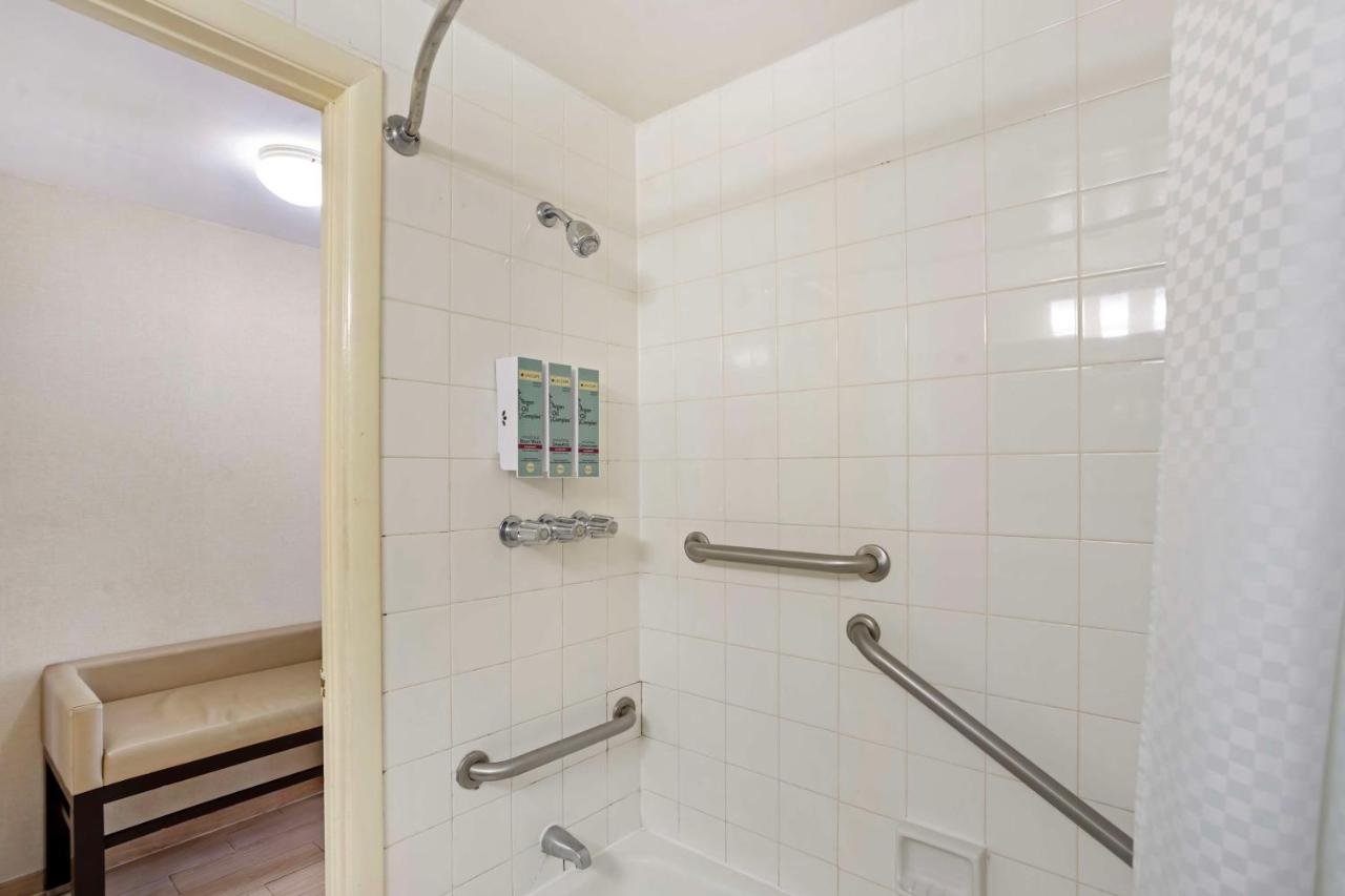 King Room - Mobility Access/Non-Smoking at Best Western Atlantic City Beach Block