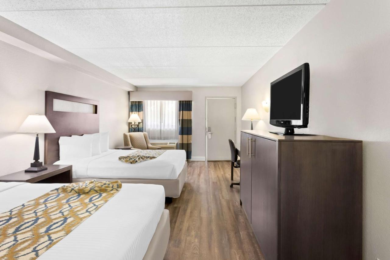 Double Room with Two Double Beds - Smoking at Best Western Naperville Inn