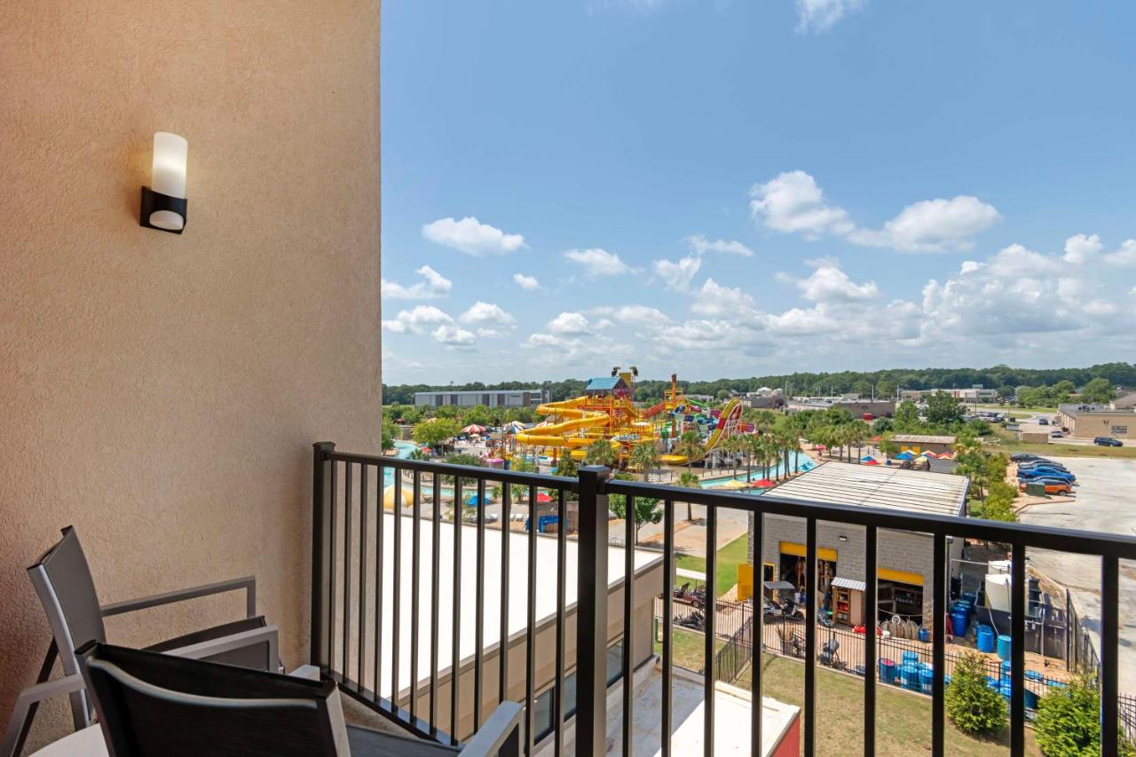 King Suite with Balcony at Best Western Plus Executive Residency Rigby's Water World Hotel
