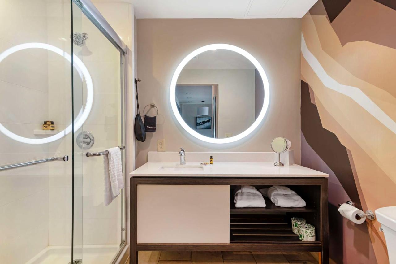 King Suite with Balcony at Best Western Plus Executive Residency Rigby's Water World Hotel